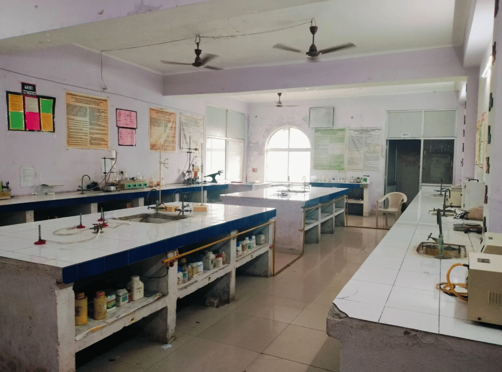 Jharsuguda Pharmacy College Classroom & Laboratory photo 6